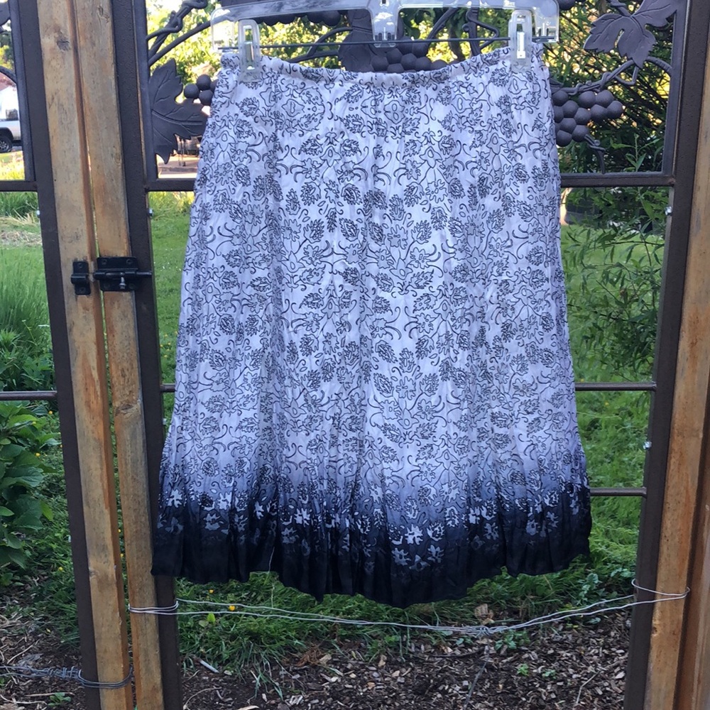 White House/Black Market black and white 100% silk gathered skirt size XS - Picture 2 of 6